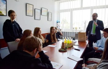 Uczniowie Szkoły Podstawowej nr 1 w Radzyniu Podlaskim z wizytą w Urzędzie Miasta