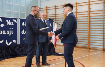 Wręczenie dyplomów w Szkole Podstawowej nr 2