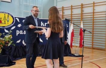 Wręczenie dyplomów w Szkole Podstawowej nr 2