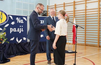 Wręczenie dyplomów w Szkole Podstawowej nr 2