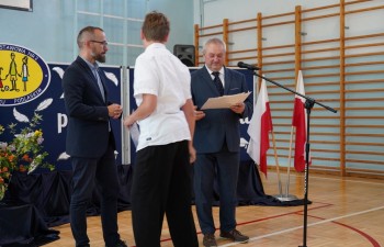 Wręczenie dyplomów w Szkole Podstawowej nr 2