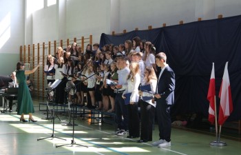 Pożegnanie klas 8 w budynku Szkoły Podstawowej nr 2 przy ul. Sitkowskiego