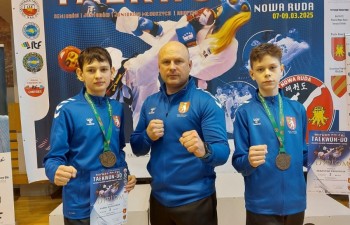 Paweł Burczaniuk i Sebastian Prokopiuk - brązowe medale w walkach juniorów młodszych do 50 kg. Fot.: RSCT.