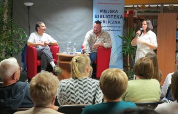 F.: Biblioteka Miejska
