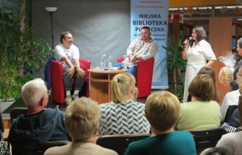 F.: Biblioteka Miejska